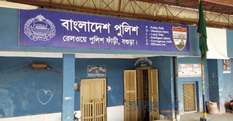 বগুড়ায় ট্রেনে উঠতে গিয়ে পিছলে যুবকের দুই পা বিচ্ছিন্ন