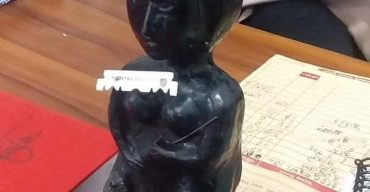 গোবিন্দগঞ্জে কষ্টিপাথরের মূর্তি উদ্ধার 