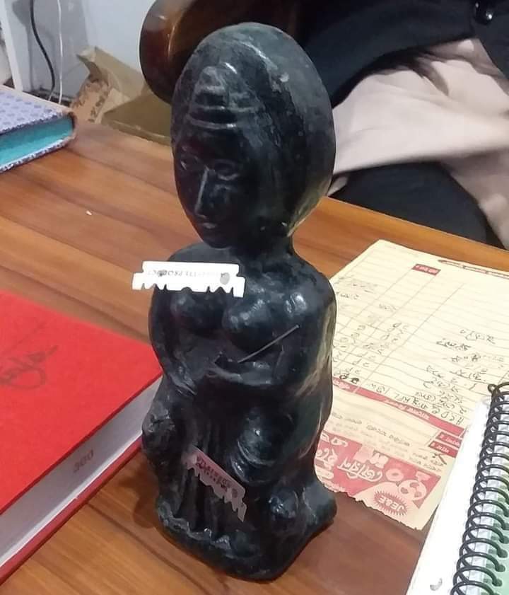 গোবিন্দগঞ্জে কষ্টিপাথরের মূর্তি উদ্ধার 