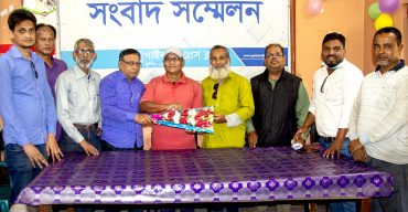 শুভেচ্ছা ভালোবাসায় ‘ছবিওয়ালা’ খ্যাত ফটো সাংবাদিক কুদ্দুস আলমের জন্মদিন পালন