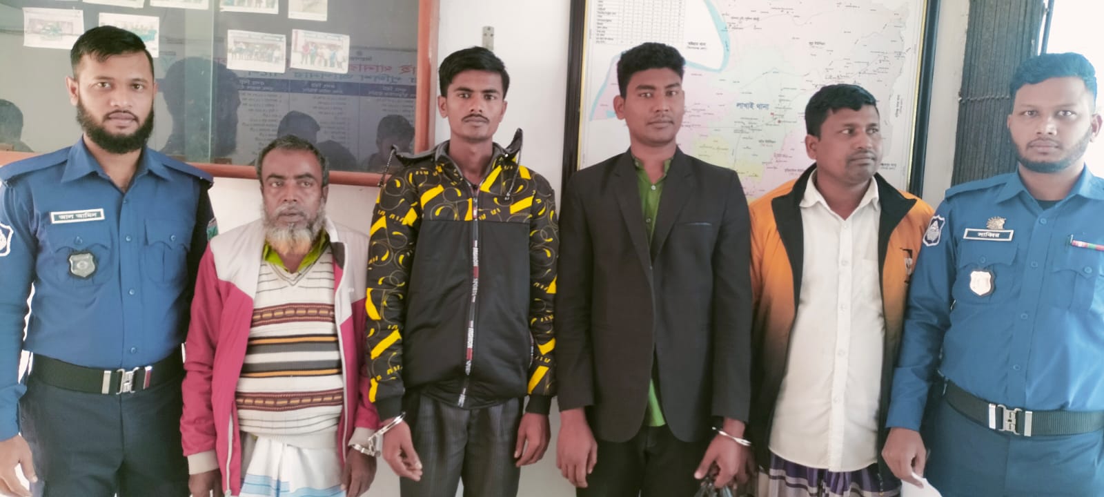 লাখাইয়ে পুলিশের অভিযানে ৪ জুয়াড়ী গ্রেপ্তার