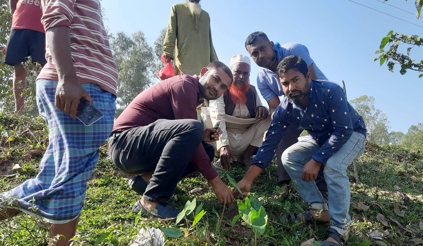 লাখাইয়ে পরিবেশ কর্মী মহিউদ্দিনের উদ্যোগে তালবীজ রোপণের উদ্বোধন