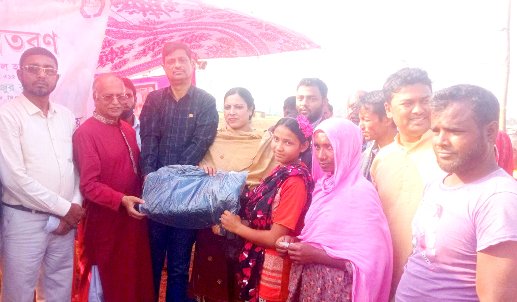 গোবিন্দগঞ্জে ৫০০ পরিবারের মাঝে শীতবস্ত্র বিতরণ