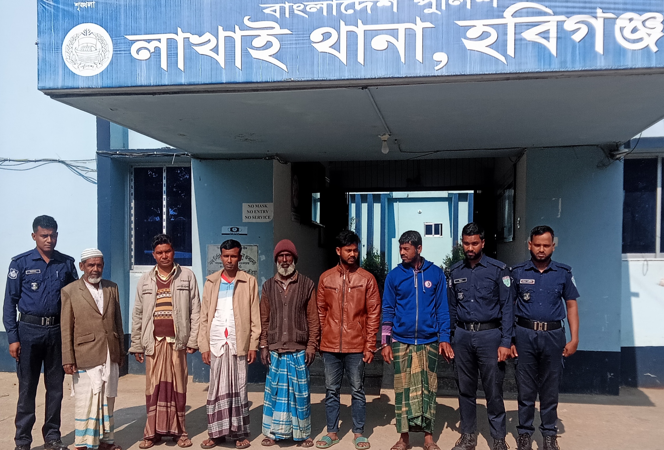 লাখাইয়ে পুলিশের যৌথ অভিযানে গ্রেপ্তার ৫