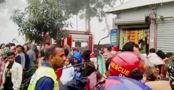 গাইবান্ধায় বাস চাপায় প্রাণ গেল সিএনজির চার যাত্রীর