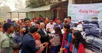 লায়ন্স ক্লাব বগুড়া আইডিয়ালের উদ্যোগে শীতবস্ত্র বিতরণ