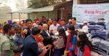 লায়ন্স ক্লাব বগুড়া আইডিয়ালের উদ্যোগে শীতবস্ত্র বিতরণ