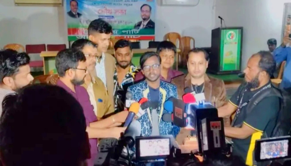 হিরো আলমের কাছে দলীয় মনোনয়ন ফরমই বিক্রি করেনি জাতীয় পার্টি