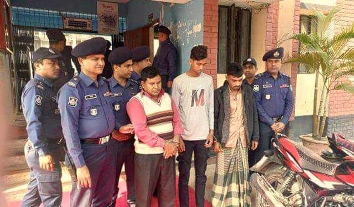 গাইবান্ধায় চোরাই মোটরসাইকেল উদ্ধার, গ্রেপ্তার ৩