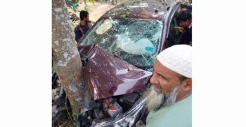 নিয়ন্ত্রণ হারিয়ে গাছের সঙ্গে প্রাইভেটকারের ধাক্কায় আহত ২