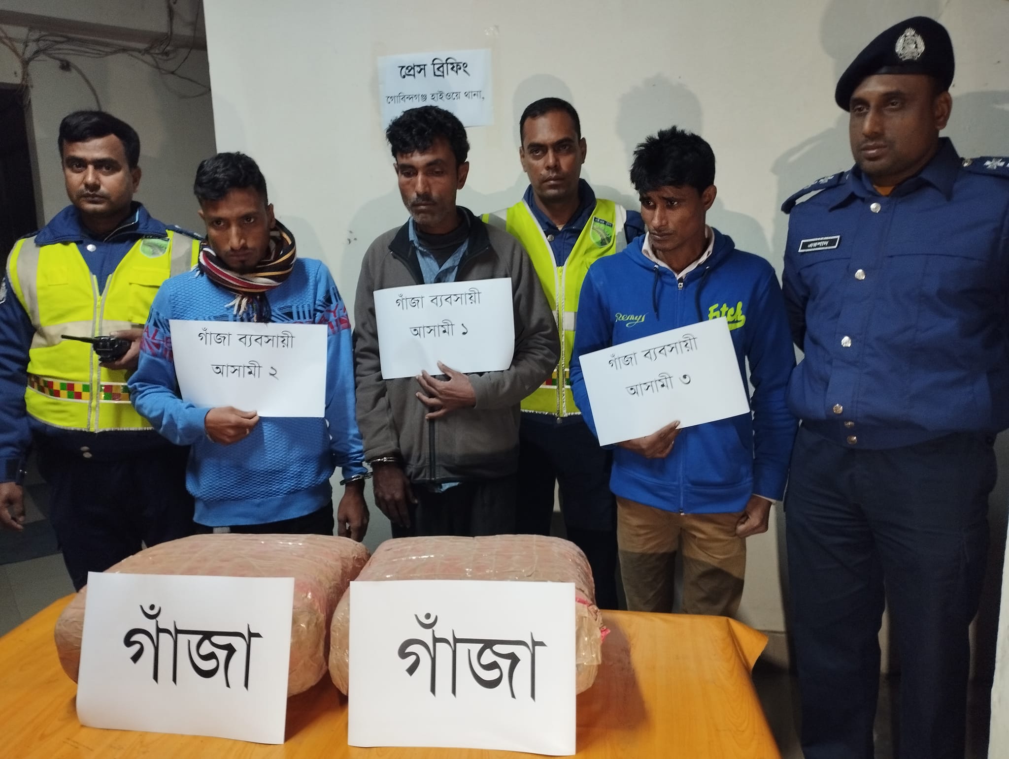 গোবিন্দগঞ্জে ১৪ কেজি গাঁজা সহ গ্রেপ্তার ৩