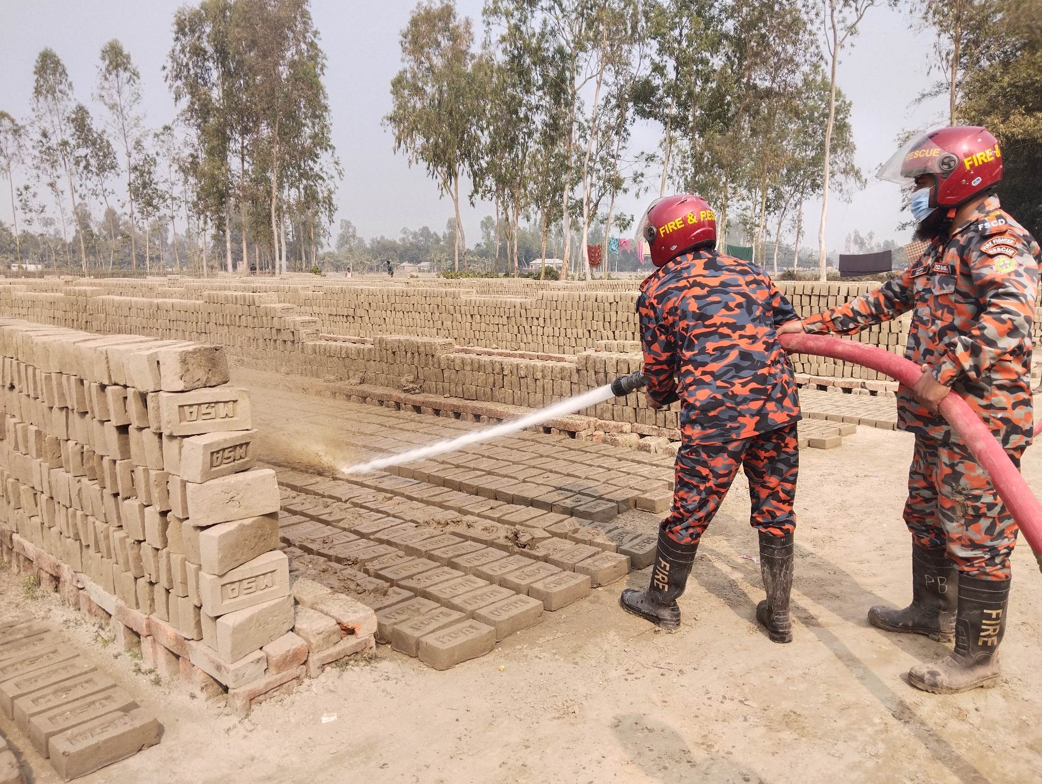 পলাশবাড়ীতে দুটি অবৈধ ইটভাটা গুড়িয়ে ১১ লাখ টাকা জরিমানা 