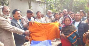 গোবিন্দগঞ্জে বক্সিং ক্লাবের উদ্যােগে অসহায় ও দুস্থ মানুষের মাঝে শীতবস্ত্র বিতরণ