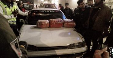 গাইবান্ধায় ১৯ কেজি গাঁজা উদ্ধার, প্রাইভেটকার আটক