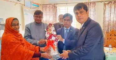 গোবিন্দগঞ্জে বিদ্যালয় পরিদর্শন করলেন জেলা প্রশাসক