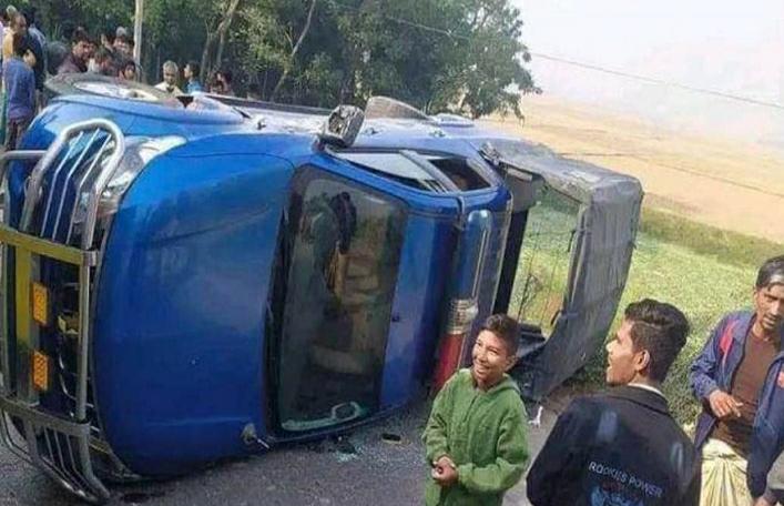 হবিগঞ্জে পিকআপ ভ্যান ও মাইক্রোবাসের মুখোমুখি সংঘর্ষে ৪ পুলিশ আহত