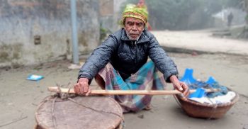 লাখাইয়ে ভিজা শুঁটকি বিক্রি করে সংসার চলে জহরলাল দাসের