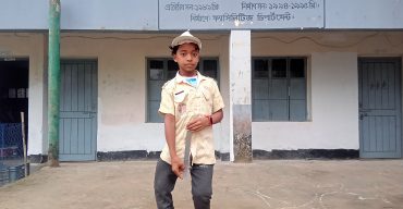 লাখাইয়ে লেখা পড়ায় পিছিয়ে নেই প্রতিবন্ধি শাকিব, পাচ্ছে না ভাতা