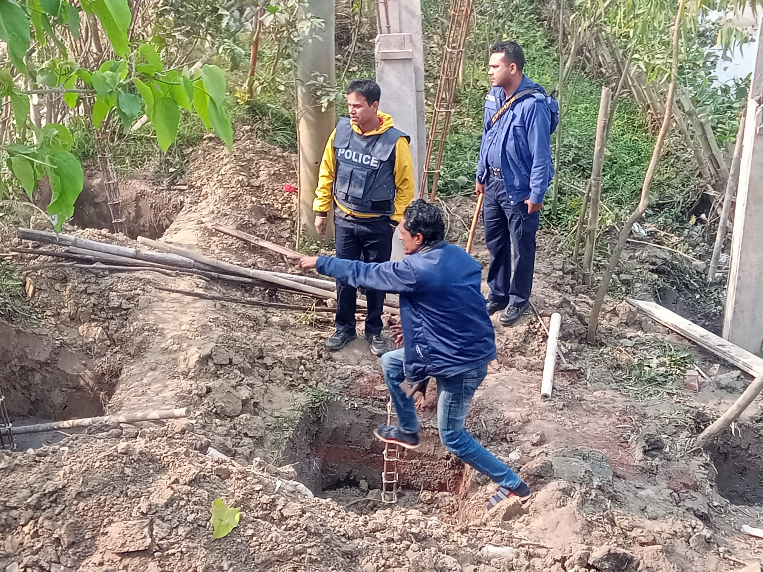 লাখাইয়ে সরকারি খাল দখল করে গৃহ নির্মান, পুলিশের বাধায় কার্যক্রম বন্ধ