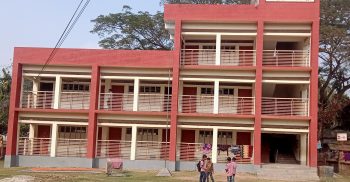 লাখাইয়ে বই সংকট ১টা বাজলেই বিদ্যালয় বন্ধ