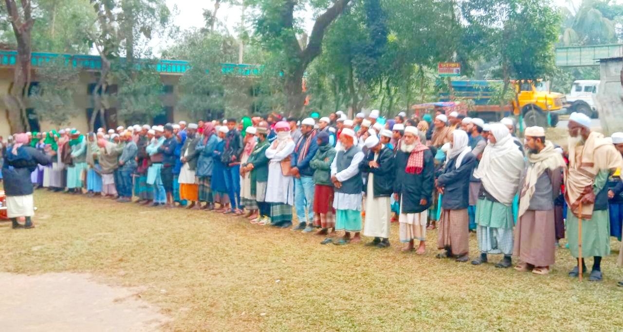 বাহুবলে সাংবাদিক আজিজুল হক সানু’র পিতার জানাযা সম্পন্ন