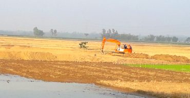 বাহুবলে অনুমতি নেওয়ার নামে এক্সভেটর দিয়ে মাটি কাটার হিড়িক