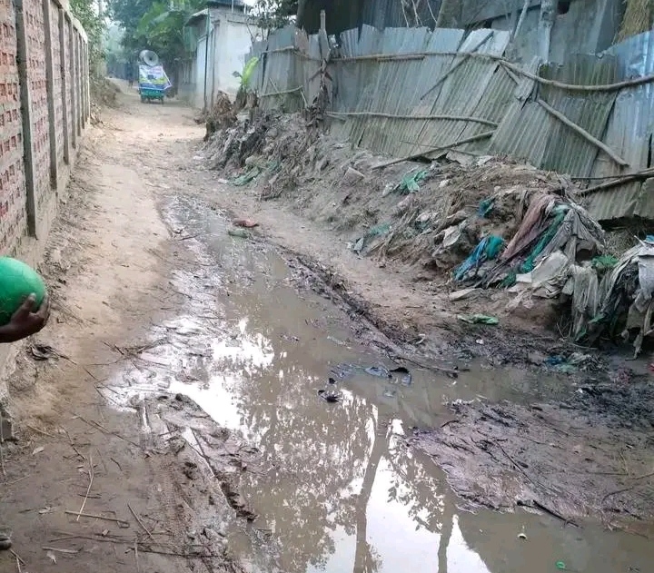 বাহুবলে সরকারি রাস্তায় প্রতিবন্ধকতার ঘটনায় এলাকাবাসীর ক্ষোভ