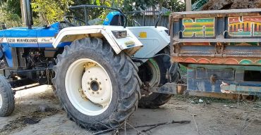 বাহুবলে মাটিবোঝাই ট্রাক্টর চাপায় শিশু নিহত