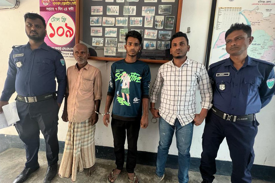 লাখাইয়ে পুলিশের পৃথক অভিযানে নিয়মিত মামলার আসামী সহ গ্রেপ্তার ৪