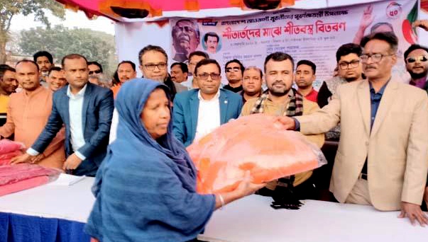 বাংলাদেশ আওয়ামী যুবলীগের উদ্যােগে গাইবান্ধায় শীতার্তদের মাঝে শীতবস্ত্র বিতরণ