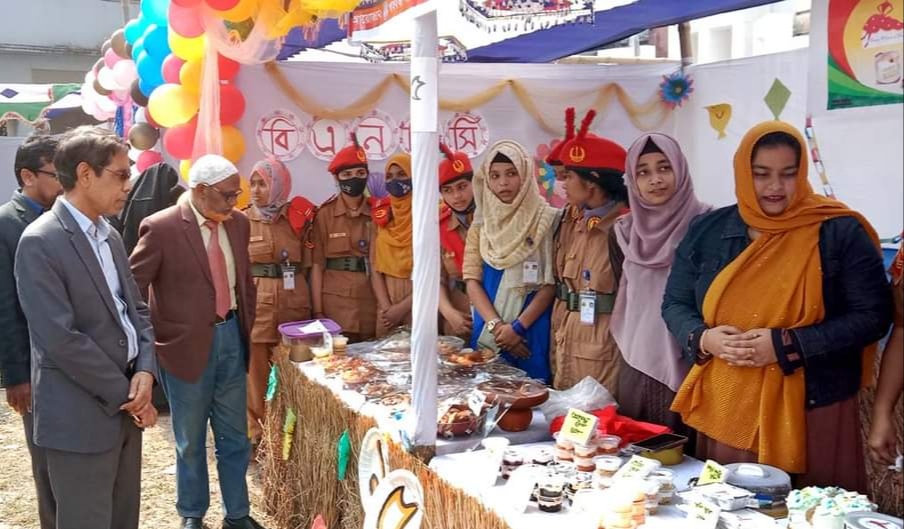 গাইবান্ধায় হয়ে গেল পিঠা উৎসব