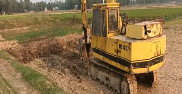 অসহায় নারী ও পিতৃহীন সন্তানদের ভূমিতে মাটি উত্তোলন