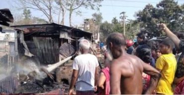 গাইবান্ধায় ৪ ব্যবসা প্রতিষ্ঠান পুড়ে ছাই আড়াই লাখ টাকার ক্ষয়ক্ষতি