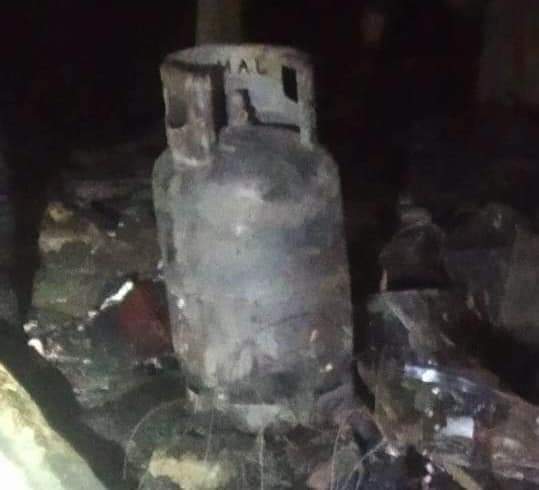 গোবিন্দগঞ্জে সিলিন্ডার পাইপের মাধ্যমে বিস্ফোরণ, পুড়ল বসতবাড়ি 