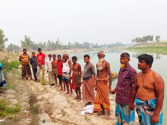 মৎসজীবি সমিতির মাছের ঘেরে সন্ত্রাসী কায়দায় মাছ লুট