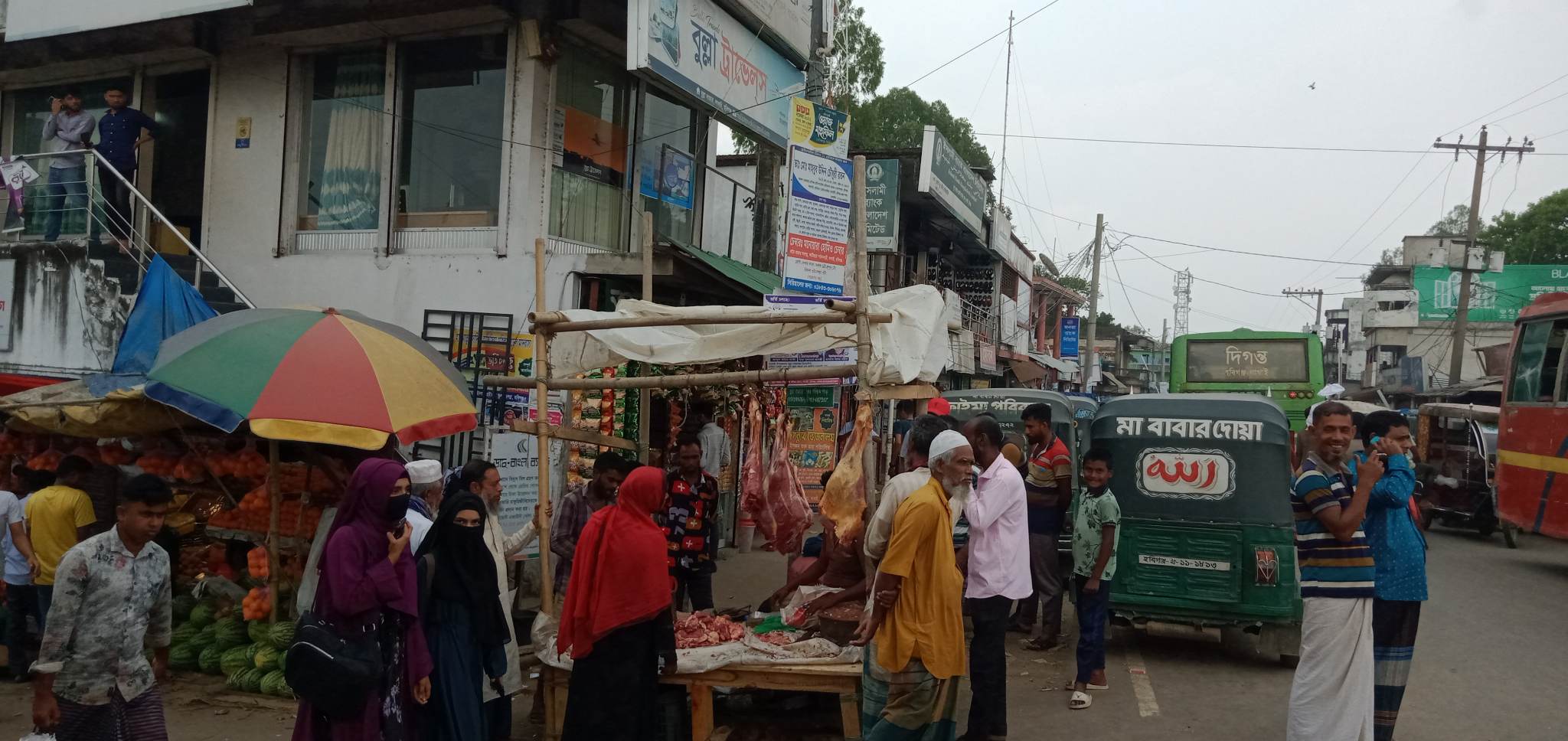লাখাইয়ে অস্বাস্থ্যকর পরিবেশে পশু জবাই ও বিপণন, সংশ্লিষ্ট কর্তৃপক্ষ নির্বিকার