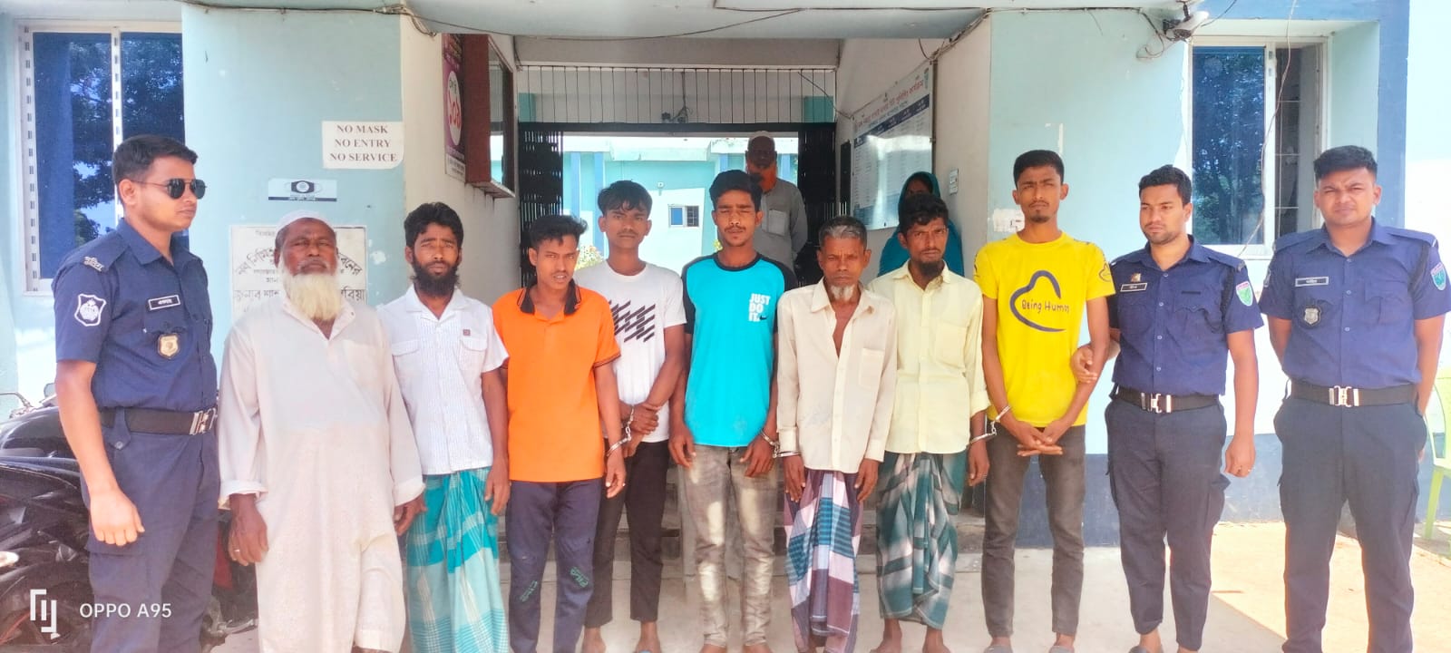 পুলিশের পৃথক অভিযানে সন্দেহ ভাজনসহ গ্রেপ্তার ৮