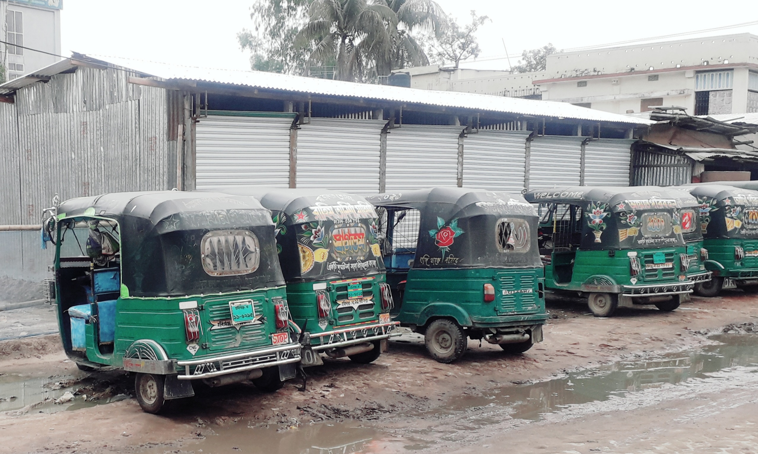 বাহুবলের হামিদনগরে ময়লার ভাগাড়ে ঘর তৈরি নিয়ে সমালোচনার মুখে দুই জনপ্রতিনিধি