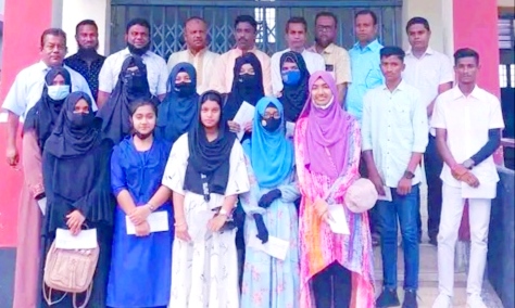 বাহুবলে শিক্ষার্থীর মাঝে নীলকান্ত সাহা ফাউন্ডেশনের পুরস্কার বিতরণ