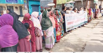 পলাশবাড়ীতে ইউপি সদস্যের উপর হামলার প্রতিবাদে মানববন্ধন