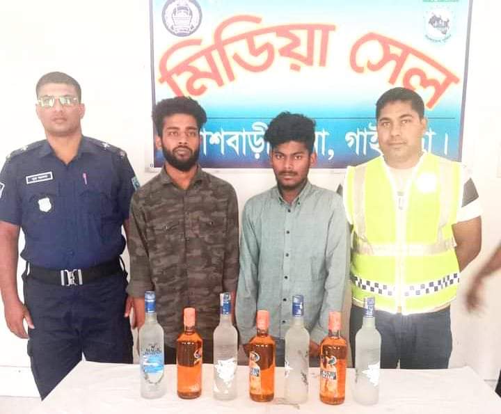 পলাশবাড়ীতে ৭ বোতল বিদেশী মদসহ আটক ২