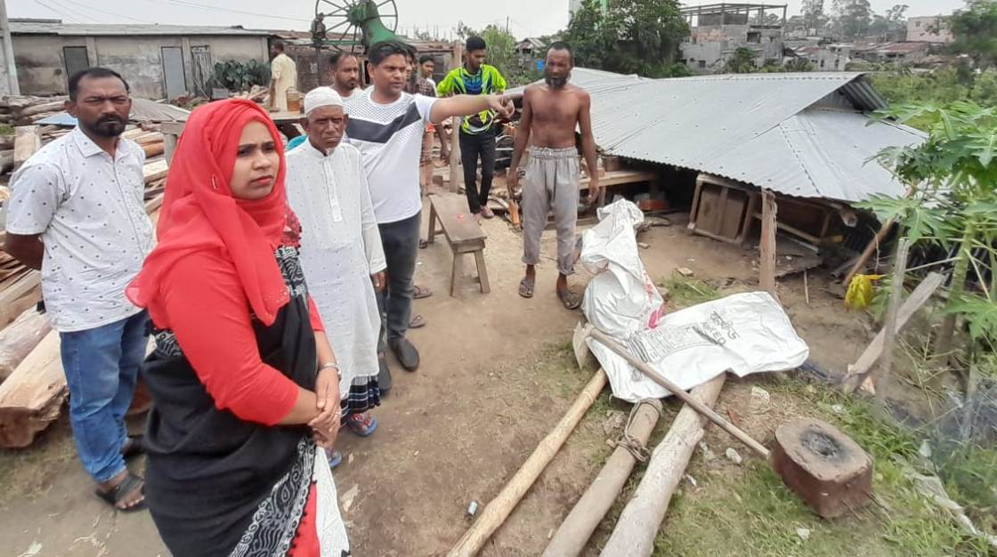 লাখাইয়ে কালবৈশাখী ঝড়ে ক্ষতিগ্রস্ত বুল্লা বাজারে পরিদর্শনে ইউএনও নাহিদা সুলতানা