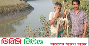   ‘আন্ধারমানিক’ পত্রিকার অফিসের উঠানে স্মৃতিস্বরূপ বটগাছ রোপন করলেন কবি টিএম মনোয়ার হোসেন