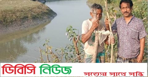   ‘আন্ধারমানিক’ পত্রিকার অফিসের উঠানে স্মৃতিস্বরূপ বটগাছ রোপন করলেন কবি টিএম মনোয়ার হোসেন
