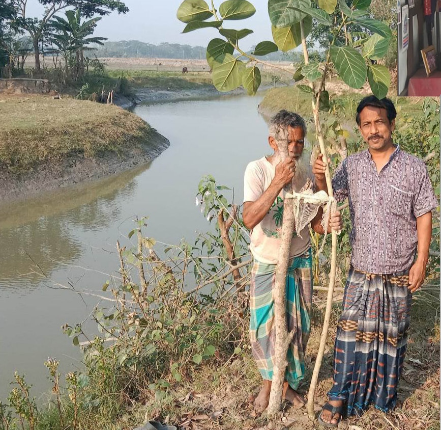   ‘আন্ধারমানিক’ পত্রিকার অফিসের উঠানে স্মৃতিস্বরূপ বটগাছ রোপন করলেন কবি টিএম মনোয়ার হোসেন