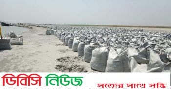 ভাঙন কবলিত এলাকা হেলিকপ্টারে ঘুরে দেখলেন পানি সম্পদ প্রতিমন্ত্রী