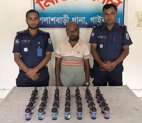 পলাশবাড়ীতে ৩৫ বোতল ফেনসিডিলসহ গ্রেফতার ১