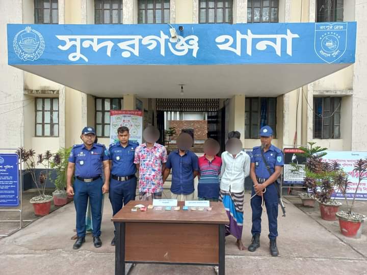 গাইবান্ধায় জুয়া খেলার সরঞ্জামসহ ৪ জুয়ারী আটক 