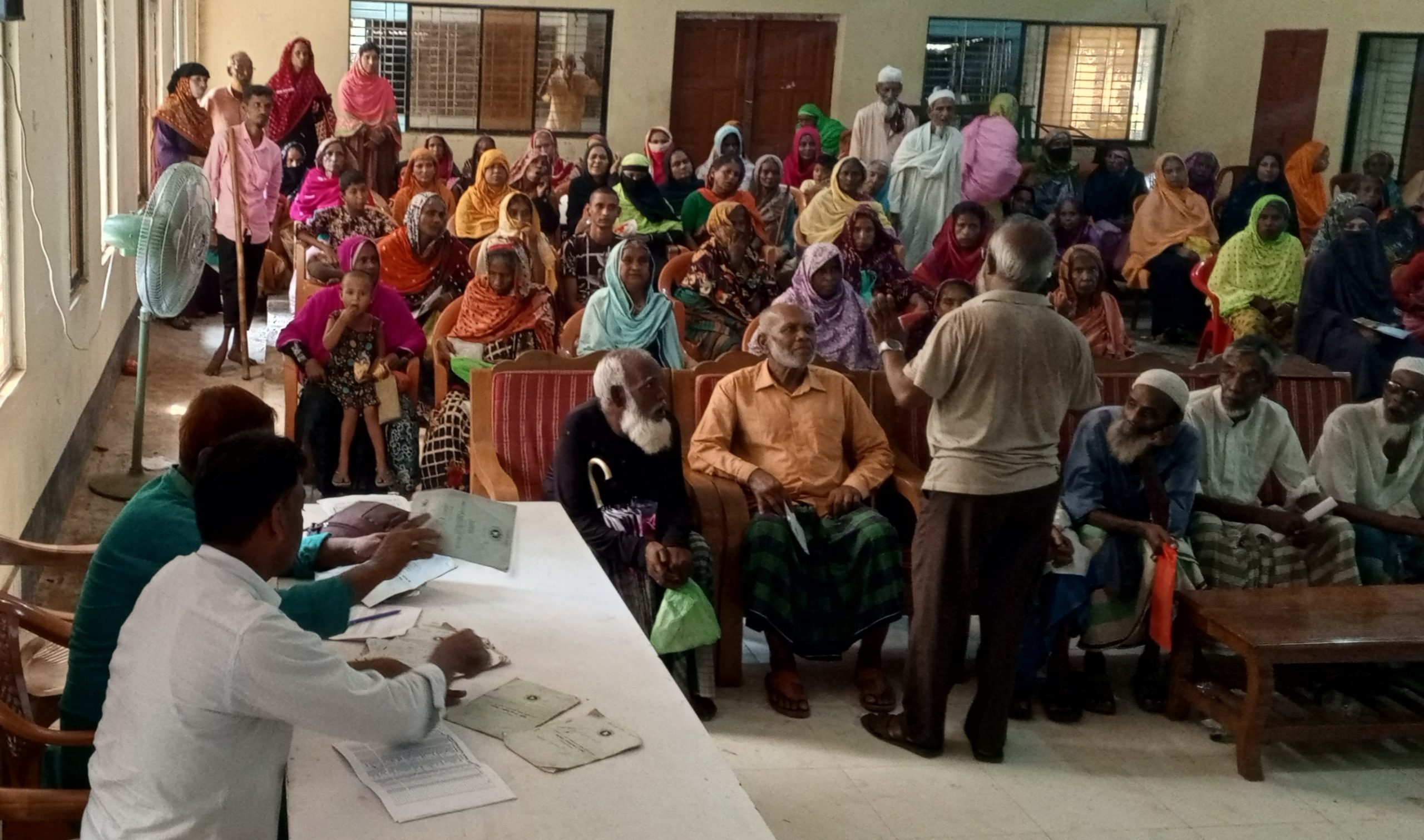 লাখাই সমাজসেবা কার্যালয়ে চলছে উপকারভোগীদের যাচাই বাছাই কার্যক্রম