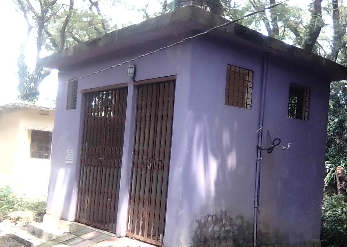 হবিগঞ্জের বাহুবলে শৌচাগারে ঝুলছে তালা বাড়ছে ভোগান্তি